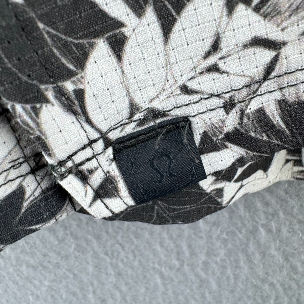 Lululemon Shirt Mens Large Black Floral Hawaiian Perforated Airing Easy - Picture 6 of 11
